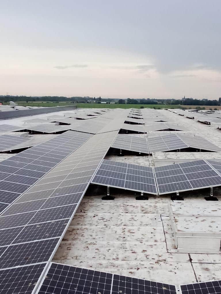 Installation de panneaux solaires : influence de la proximité spatiale