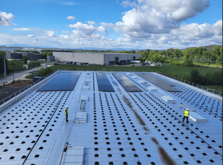 Une installation rapide de votre toiture photovoltaïque par les techniciens de SFECO